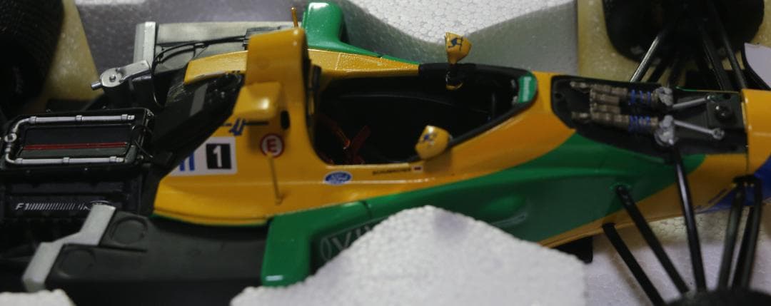 貴重ビックスケール１／1８　ベネトン・フォードＢ１９２　シューマッハコレクション