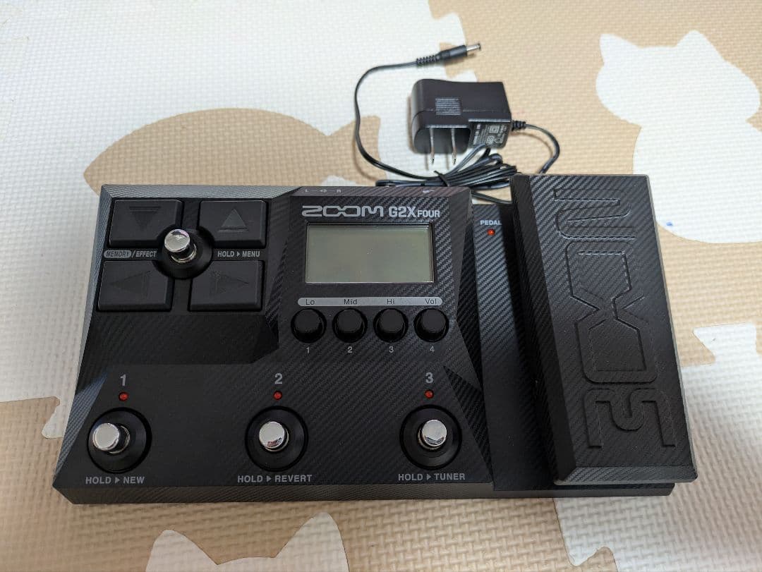 ZOOM G2X FOUR 　ギターエフェクター