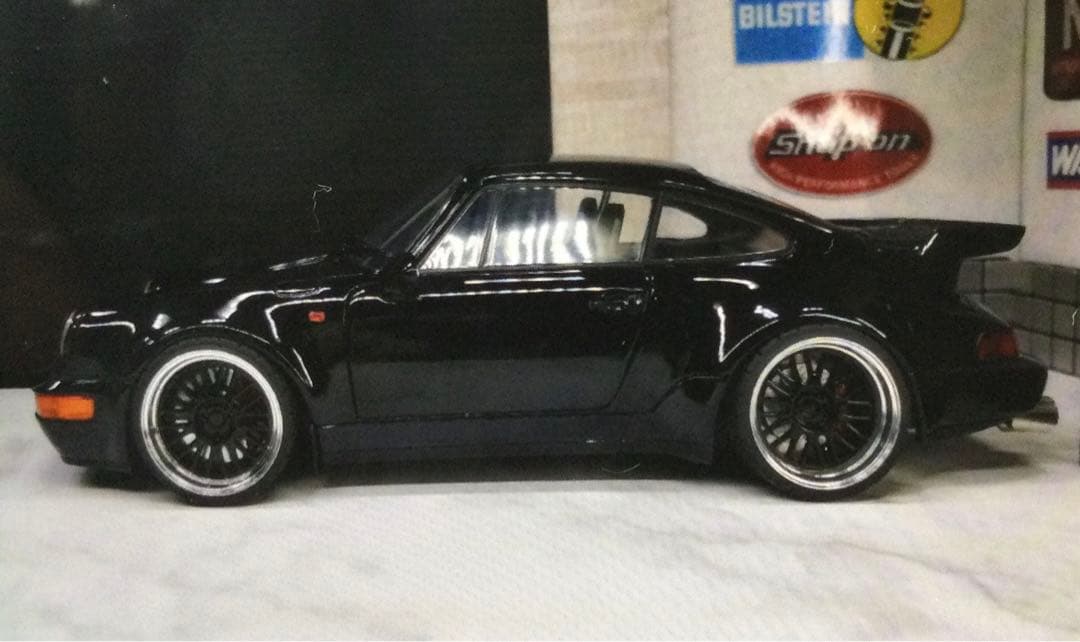 ソリド1/18ポルシェ911(964)Turbo3,6 1990 ブラック