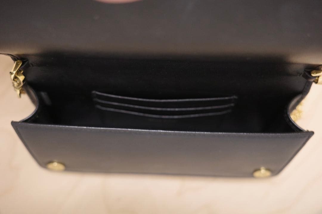 miu miu 黒 レザー ショルダーウォレット