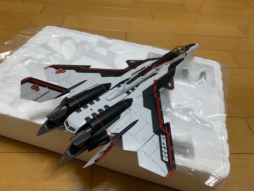 【中古品】バンダイ DX超合金 YF-30 クロノス