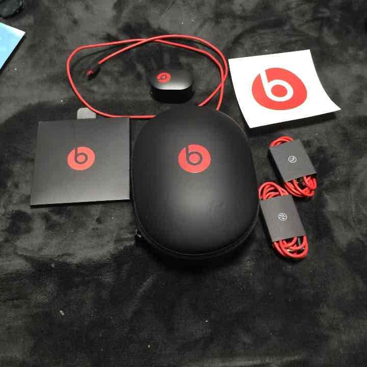 ビーツ ワイヤレスヘッドホン