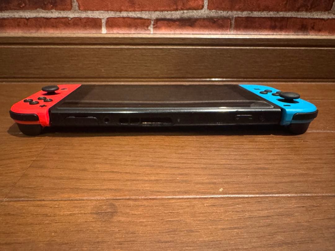 Nintendo Switch本体 + Joy-Con（青/赤）セット 正規品