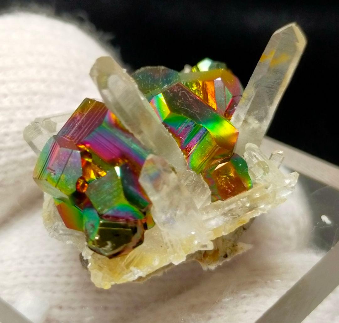 笛*様 【コレクター向】レインボーパイライト 水晶クラスター 共生 インドネシア