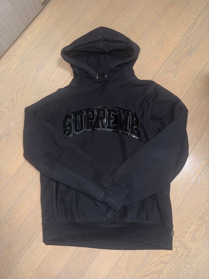 トップス Patent Leather Arc Logo HoodedSweatshirt