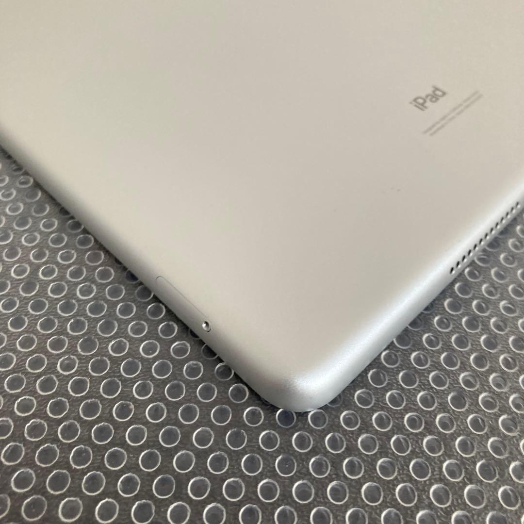 3728 外観美品☆電池良好☆iPad8 第8世代 32GB SIMフリー☆