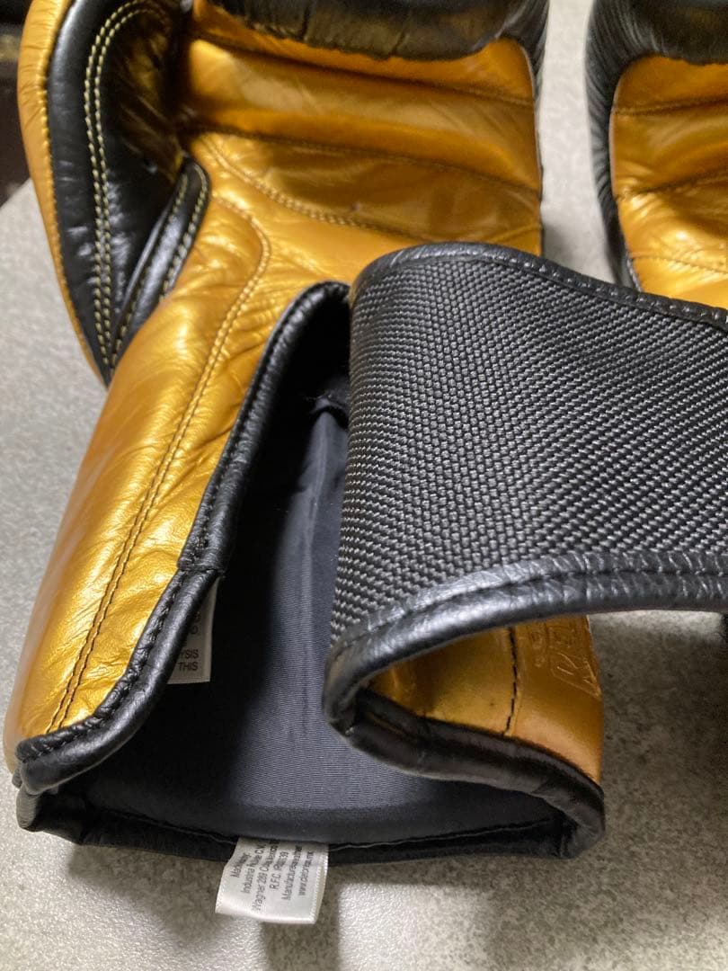 REYES ボクシンググローブ 黒/金 14oz