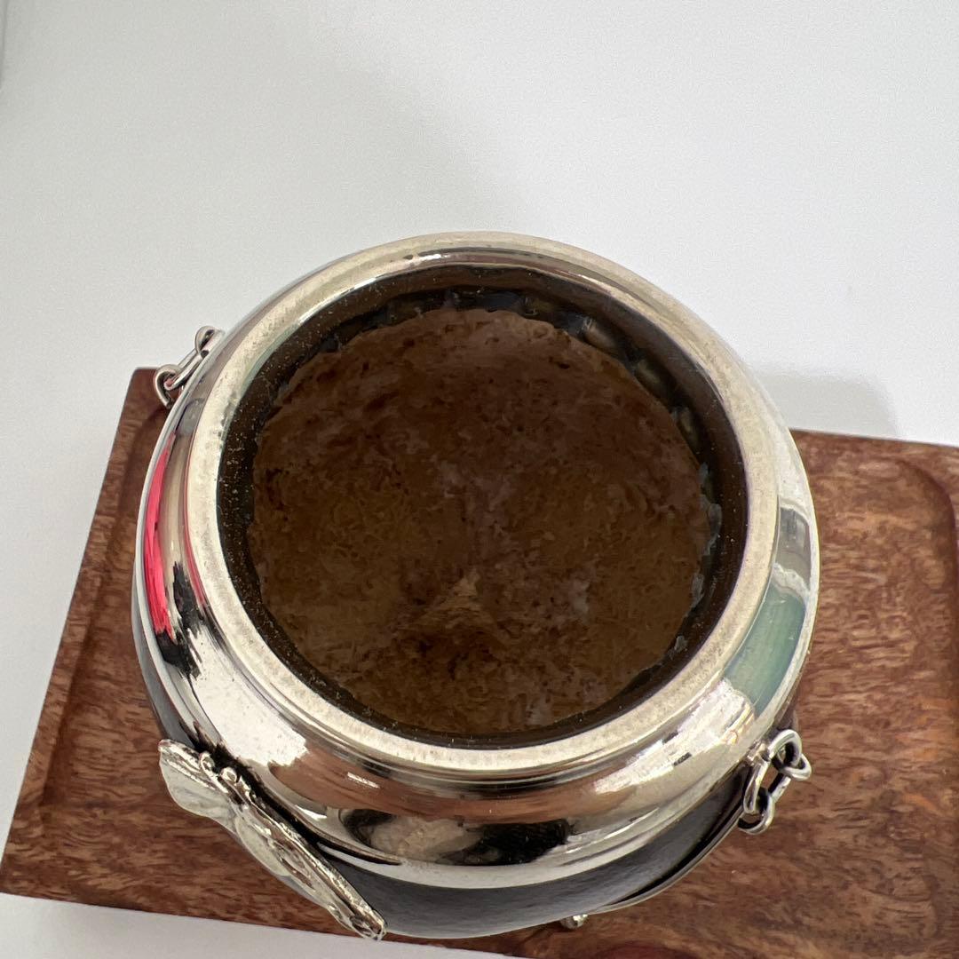 アルゼンチン製 アルパカ装飾／馬モチーフ／脚付き台座マテ壺