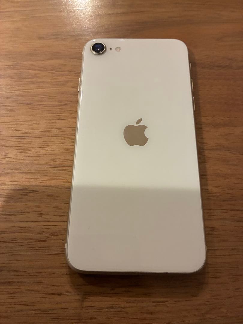 <送料込> iPhone SE 第3世代 スターライト 64GB SIM フリー