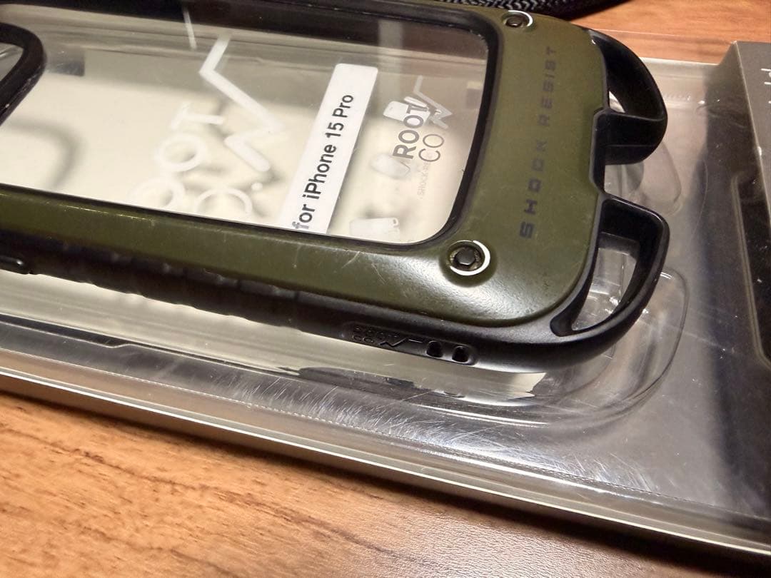 ROOT CO. iPhone 15 Pro用ケース　ストラップ付