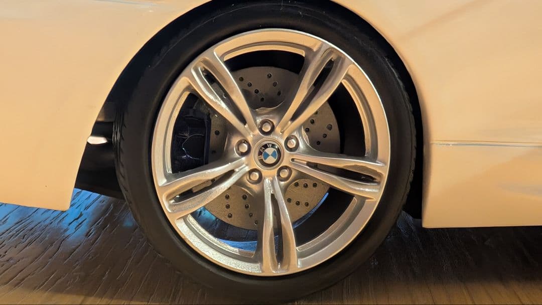 【美品】BMW M6 F13 ホワイト 1/18 モデルカー