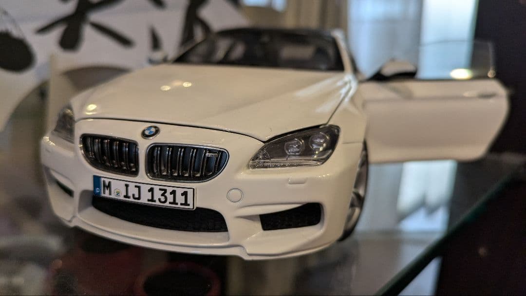 【美品】BMW M6 F13 ホワイト 1/18 モデルカー