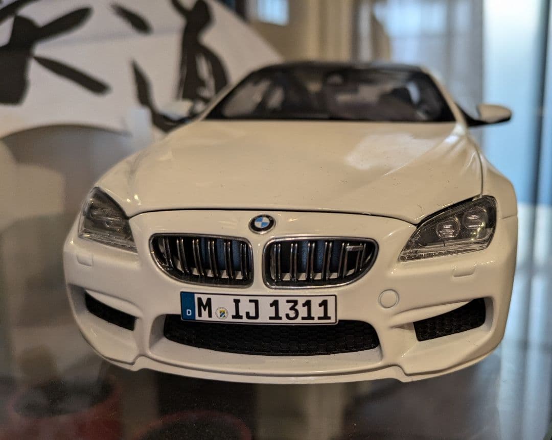 【美品】BMW M6 F13 ホワイト 1/18 モデルカー