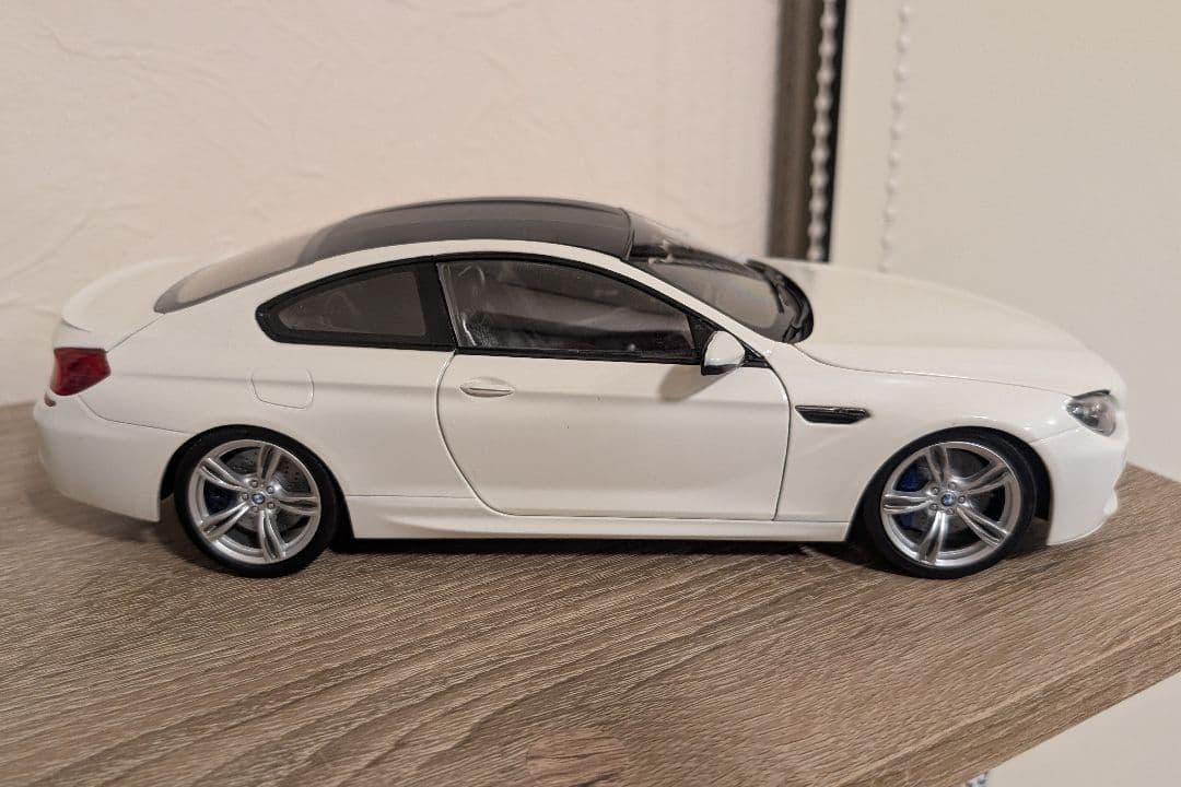 【美品】BMW M6 F13 ホワイト 1/18 モデルカー