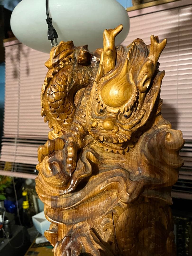 木彫り龍、龍の木彫り、特大木彫りの龍、一刀彫の龍、ドラゴン、木の株の龍