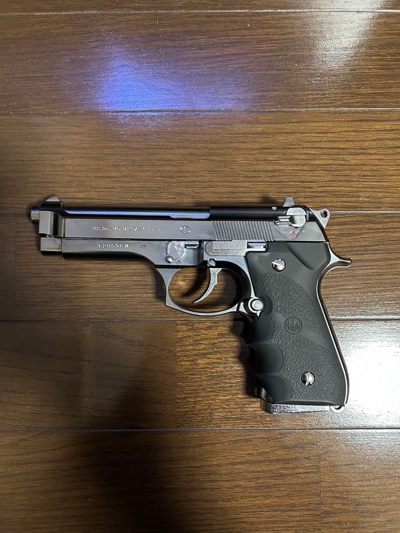 東京マルイ　M92F クロームステンレス　ガスブローバック　ハンドガン
