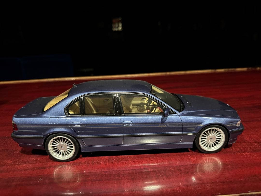 BMW e38 1/18 ミニカー