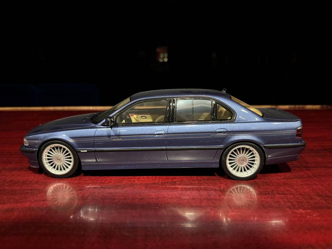 BMW e38 1/18 ミニカー