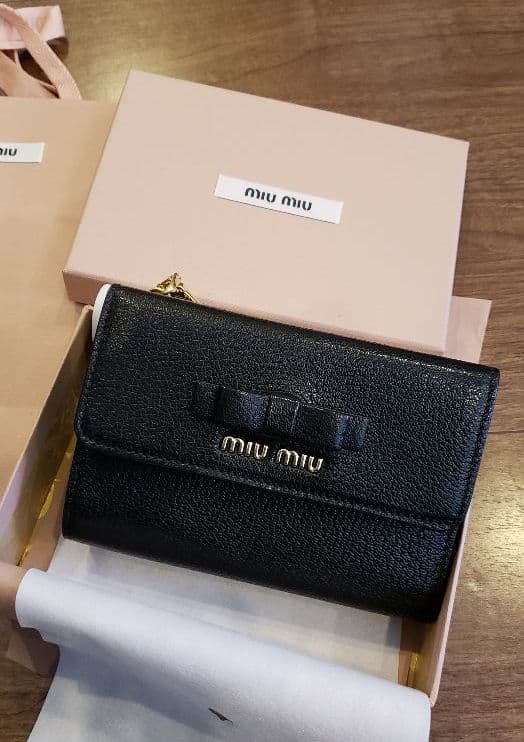 <たか>miu miu　ミュウミュウ　三つ折り財布　リボン