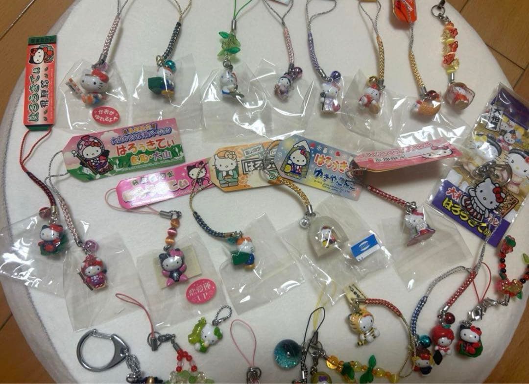 ハローキティ　キーホルダー　根付け　ストラップ　まとめ売り　限定　ご当地　当時物