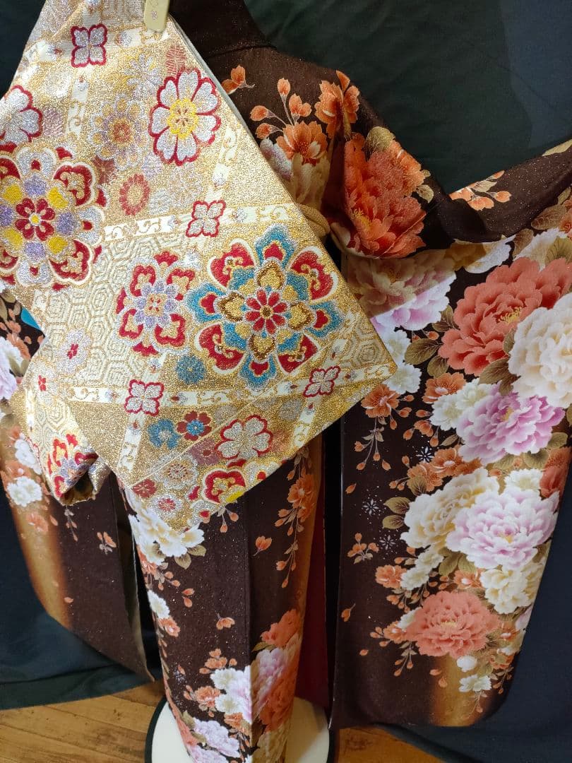【ご購入者様お手続き中】本振袖　ラメ　薔薇　ブラウン系　美品