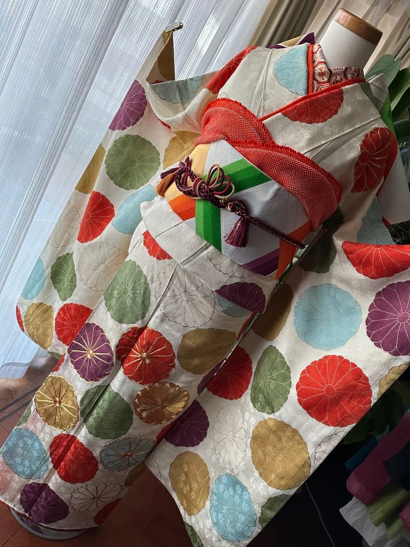 振袖フルセット クリームホワイト×マルチカラードット菊紋 金駒刺繍