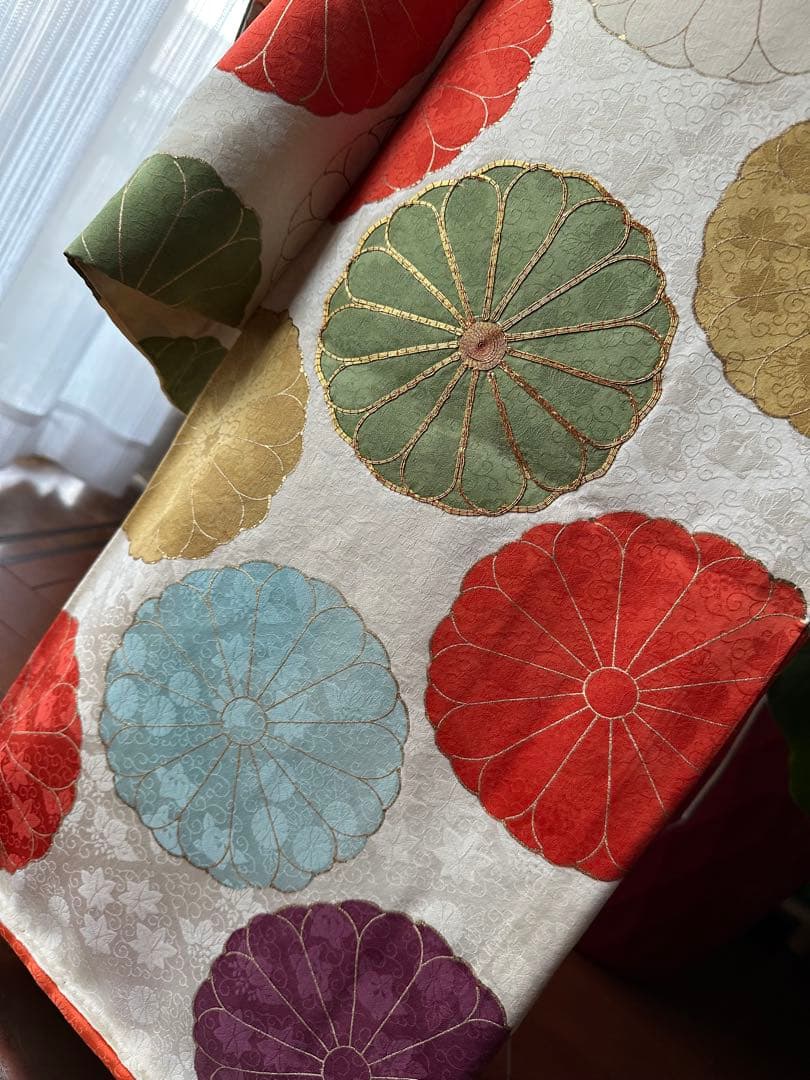 振袖フルセット クリームホワイト×マルチカラードット菊紋 金駒刺繍