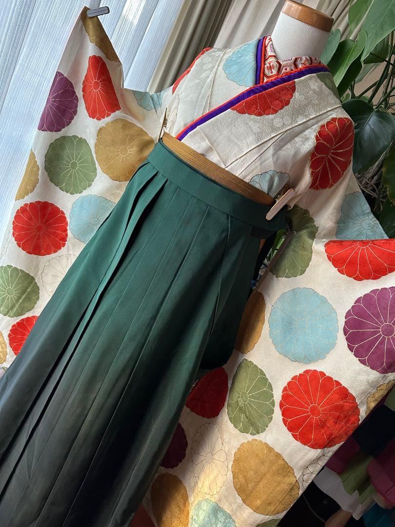 振袖フルセット クリームホワイト×マルチカラードット菊紋 金駒刺繍