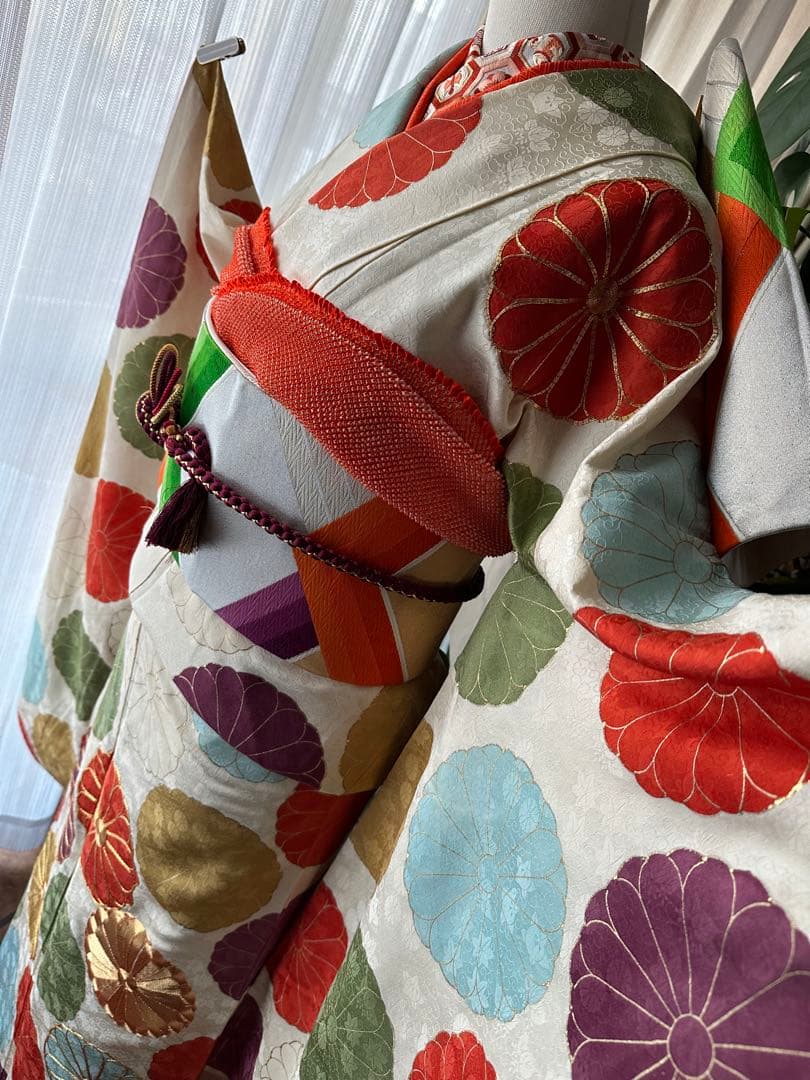 振袖フルセット クリームホワイト×マルチカラードット菊紋 金駒刺繍