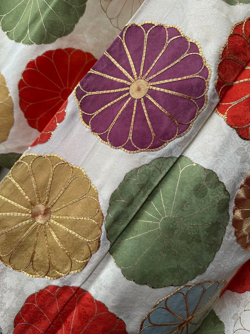 振袖フルセット クリームホワイト×マルチカラードット菊紋 金駒刺繍