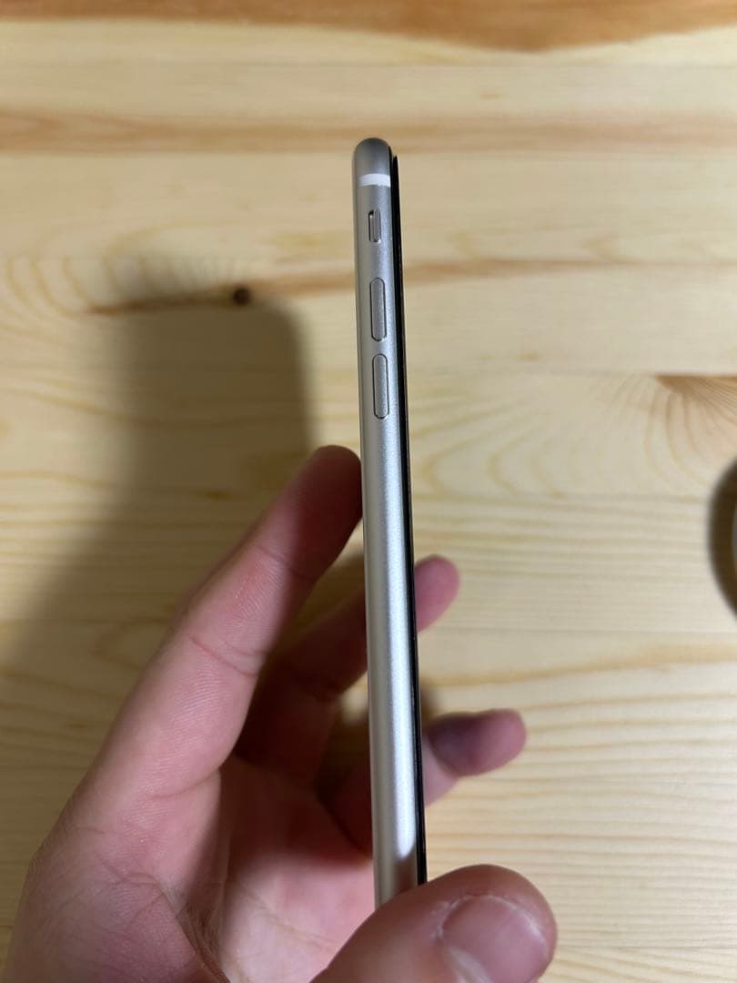 iPhone SE (第3世代) Starlight 64GB