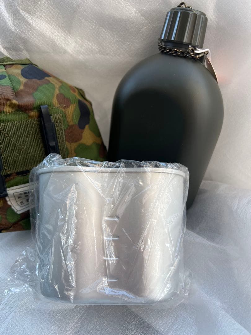 自衛隊　水筒 迷彩　2形　　新品未使用　アウトドア　キャンプ　山登り