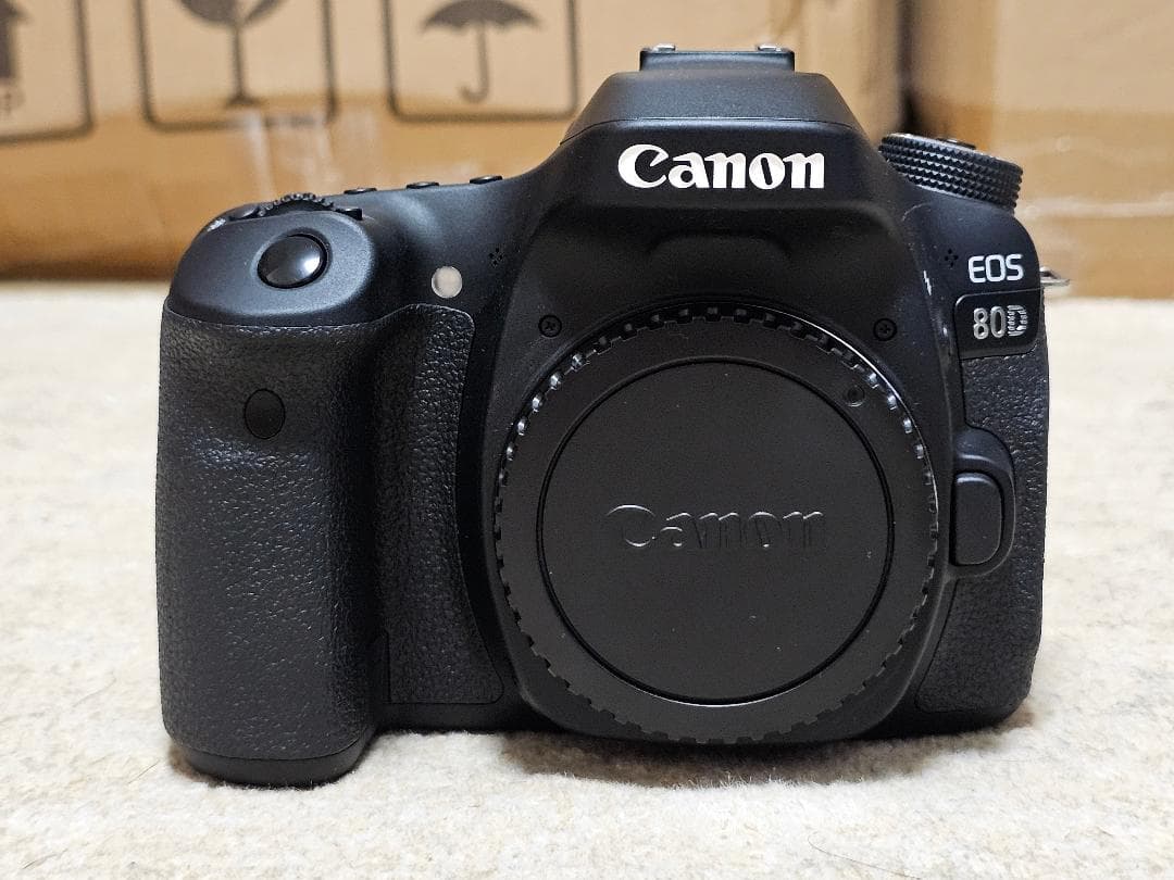 【中古品】EOS80D本体、EF-S18-200mm セット CANON