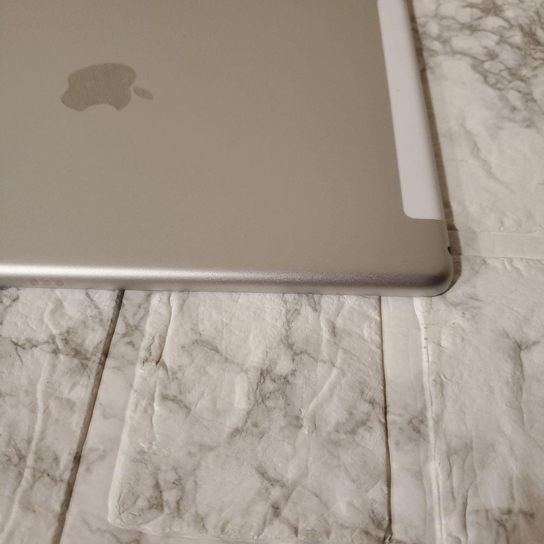 252 iPad 8世代 32GB SIMフリー シルバー