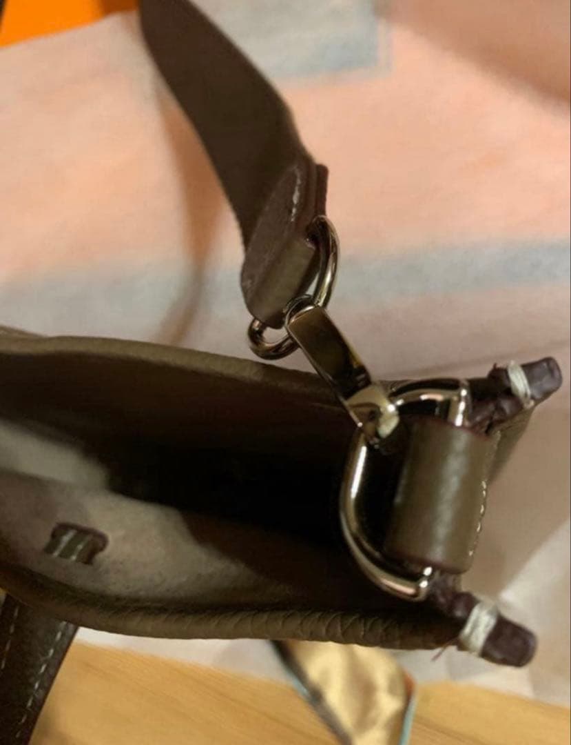 Hパンチング ショルダーバッグ Hロゴ ストラップ 高級革