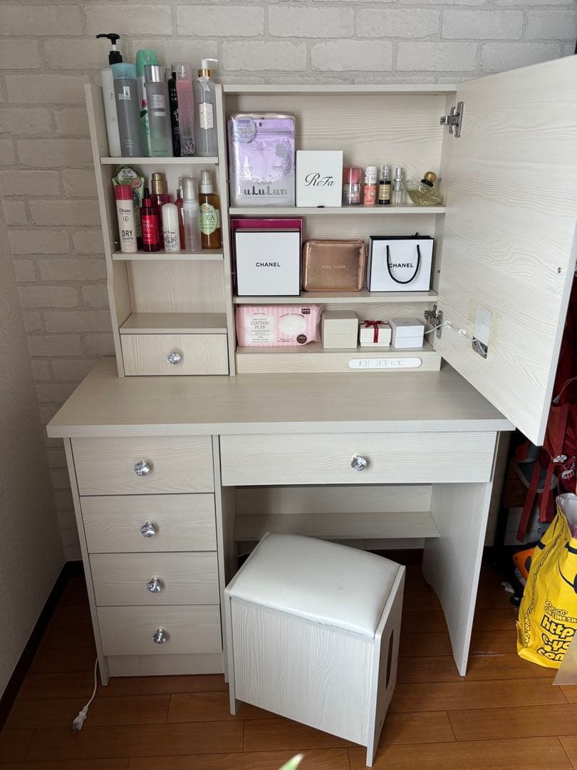 【美品】ホワイト ドレッサー 三色光LEDライト コンセントあり