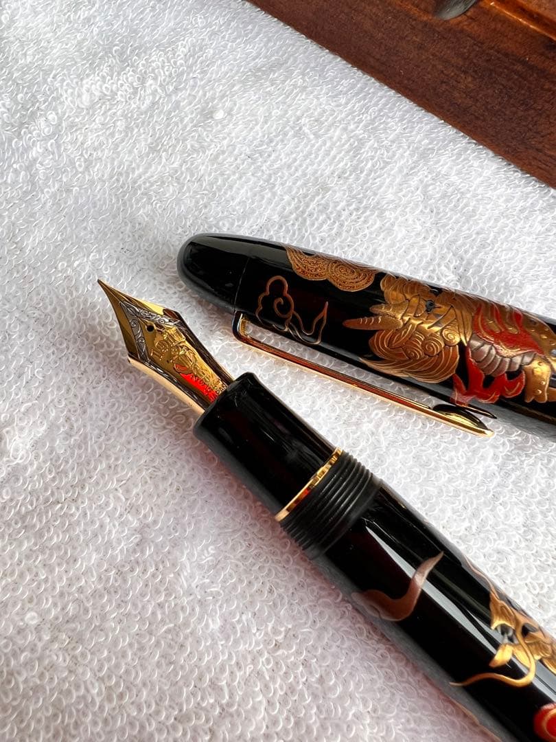 セーラー万年筆蒔絵麒麟