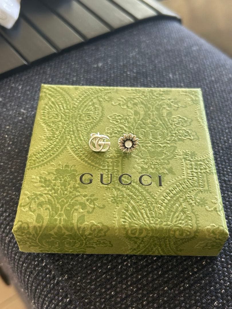 GUCCI ダブルGフラワースタッズピアス