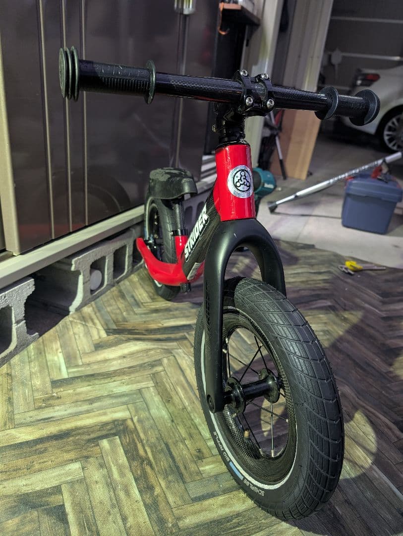 STRIDER ST-R ストライダー　カーボン　室内使用のみ