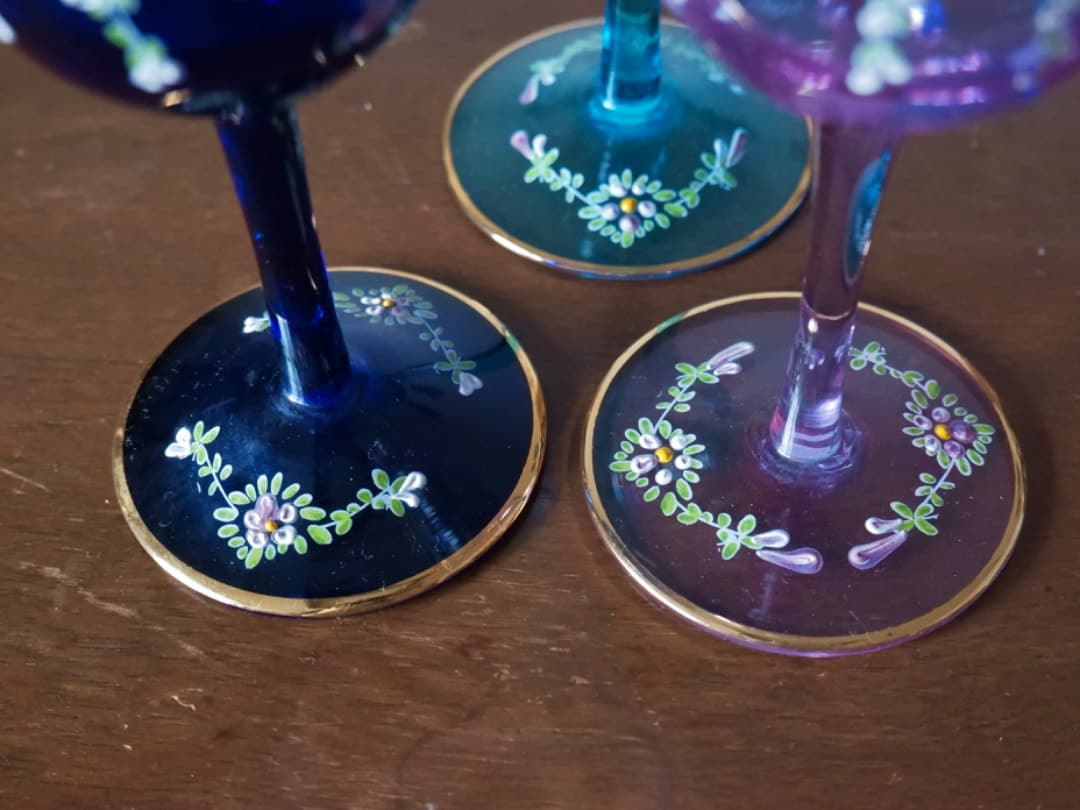 ベネチアングラス　３色　 金彩装飾　花文　手描き装飾　ワイングラス　Q2242