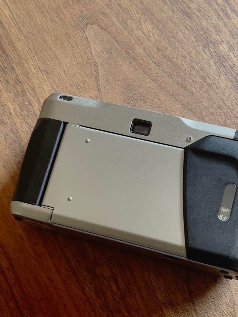 完動品 CONTAX T2 チタンシルバー　フィルムカメラ