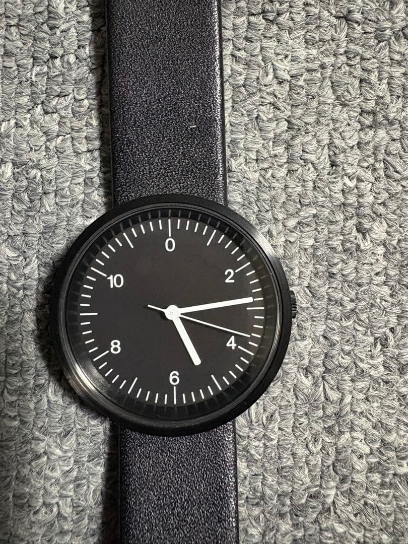 無印良品　ブラックレザーベルトアナログ時計