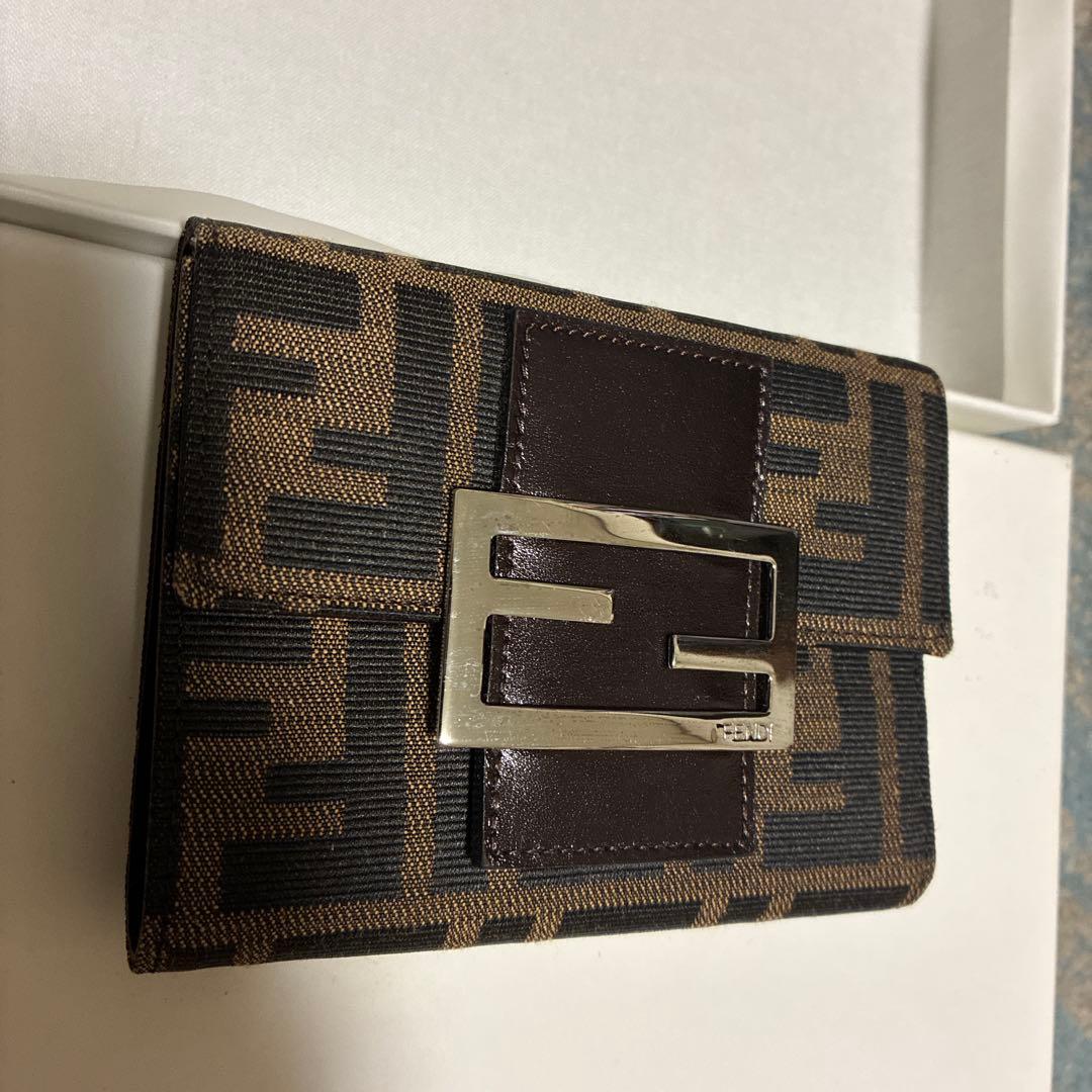 FENDI 新品　三つ折り財布