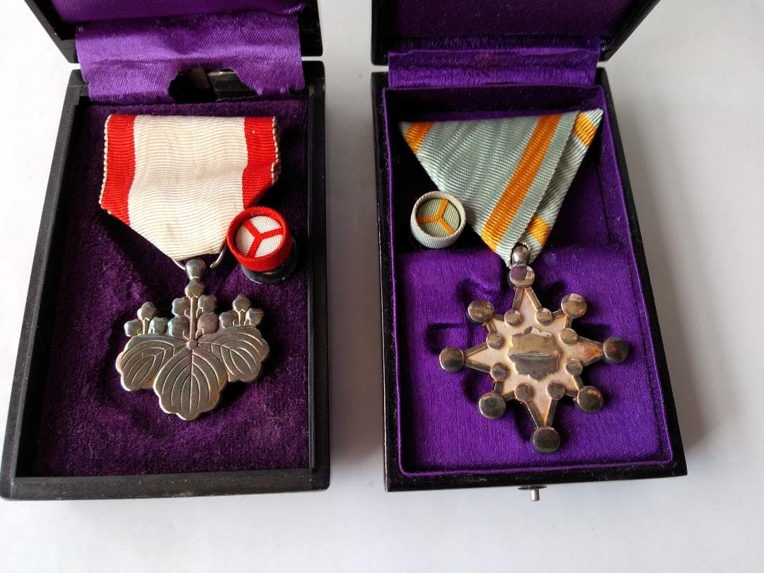 勲八等瑞宝章 勲八等白色桐葉章 勲章 ミリタリ ミリタリーグッズ 旧日本軍 美品