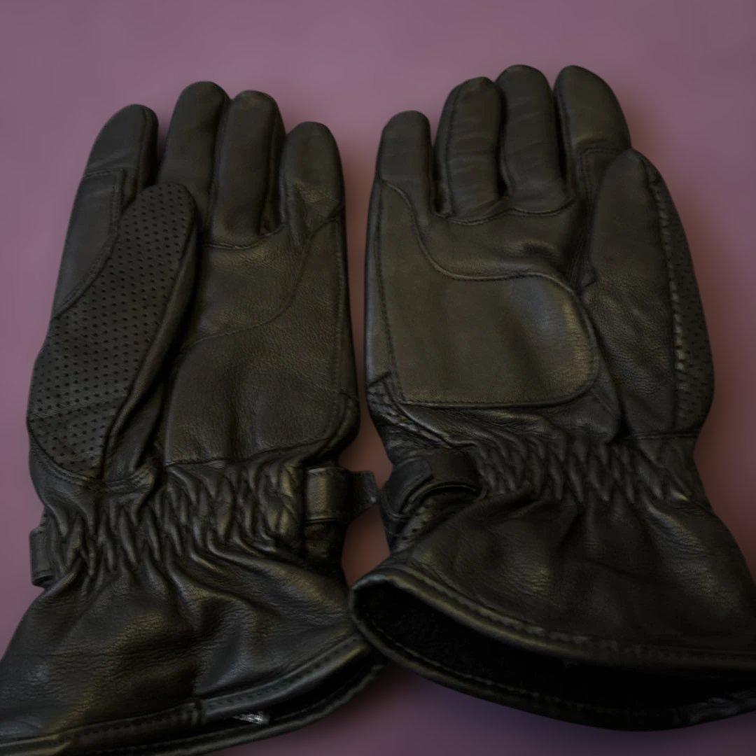 プラダ　レザー手袋 黒