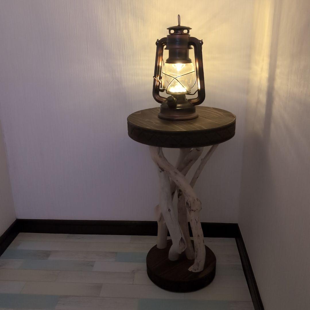 木と流木。アジアンテイスト円型ローサイドテーブル