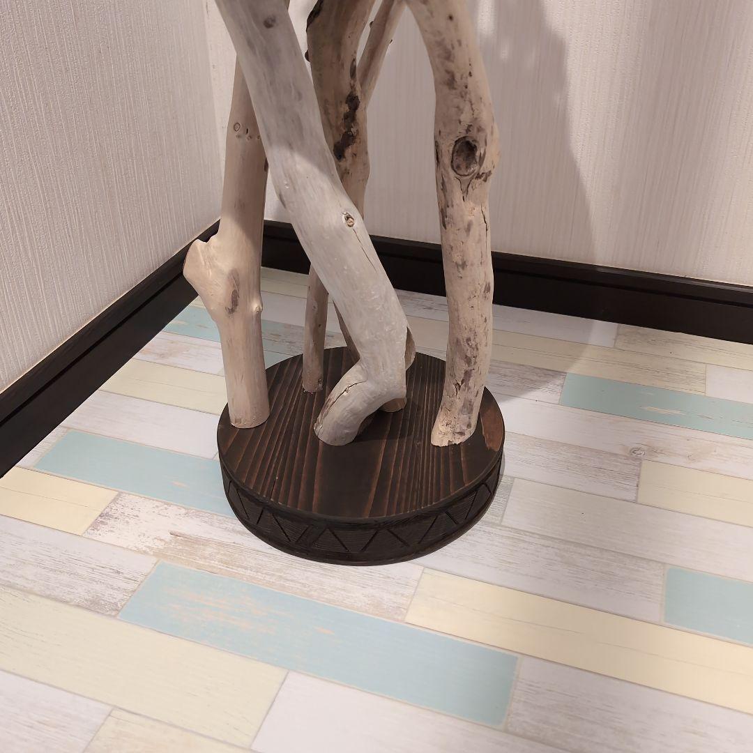 木と流木。アジアンテイスト円型ローサイドテーブル