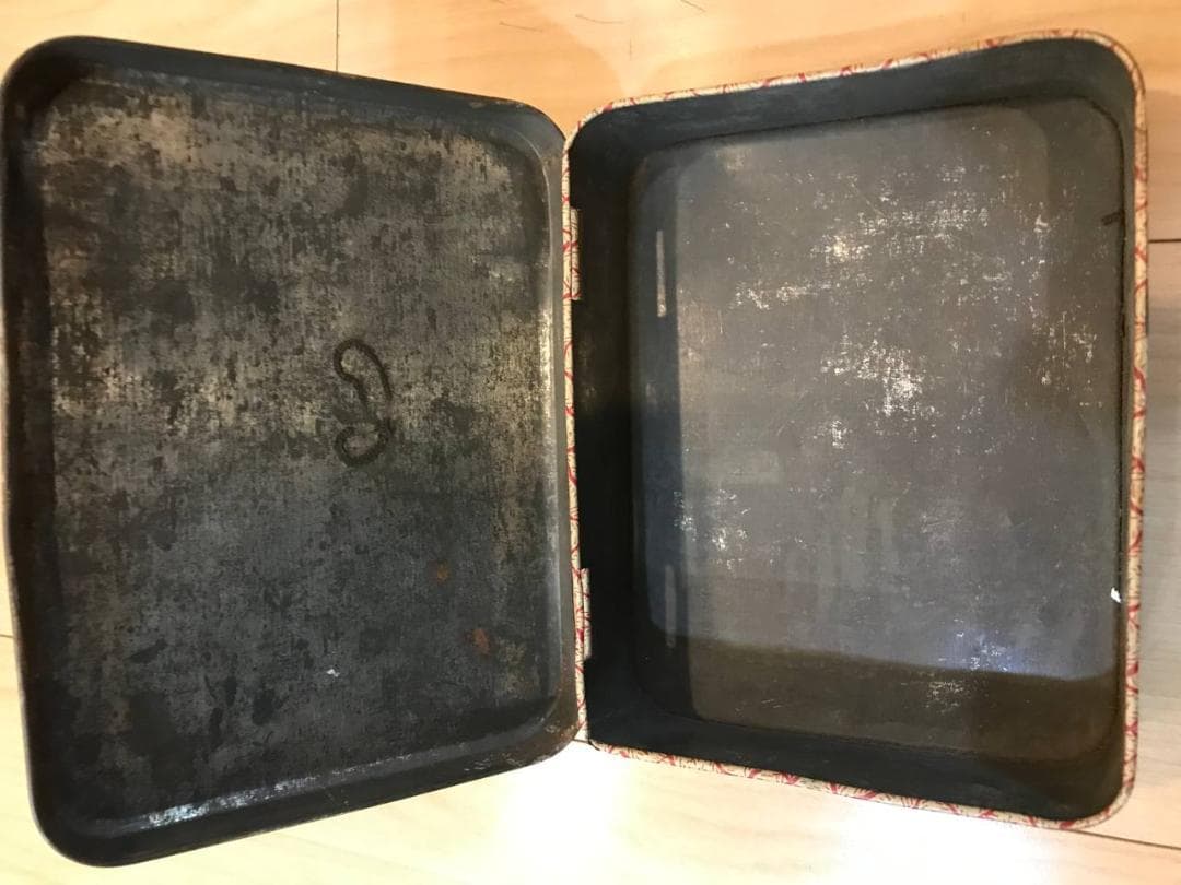 ブリキ缶　1950年代　インドのキャンディ缶　森の美女のリトグラフ