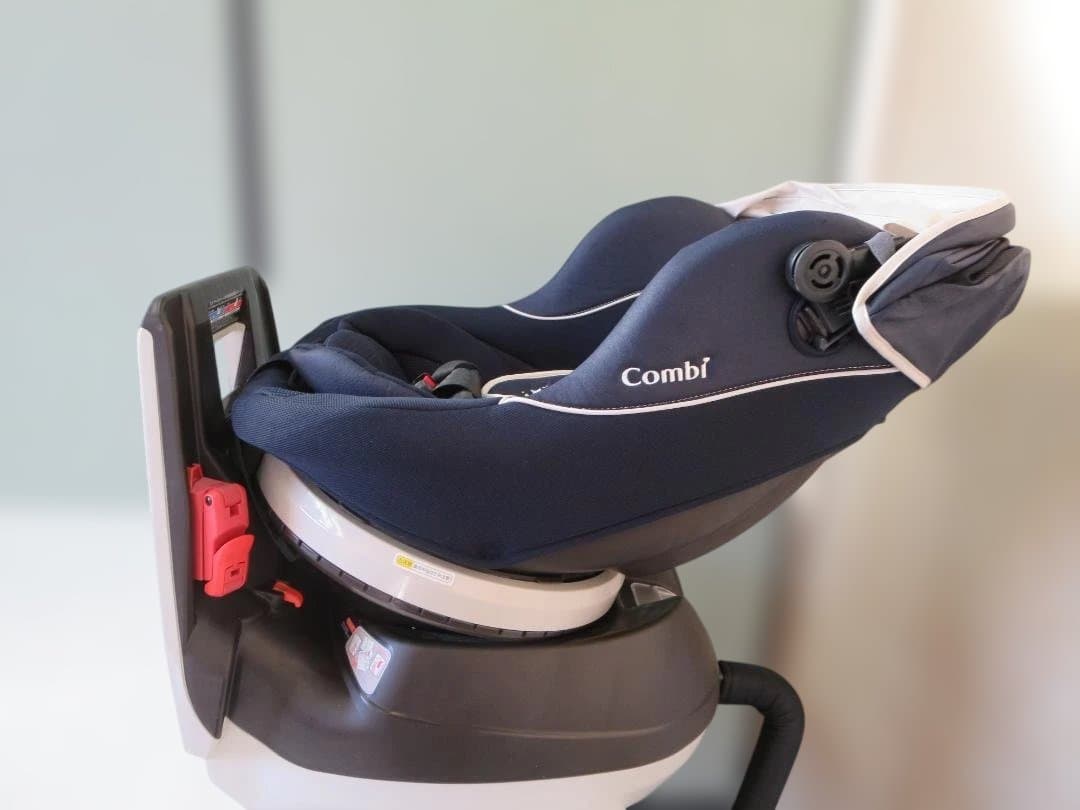 コンビ　チャイルドシート　クルムーヴ シンプライトSimplight 回転式