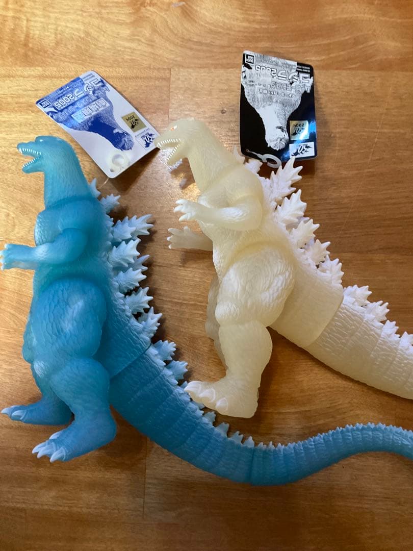 ゴジラ　2005 限定版　2タイプ　タグ付き